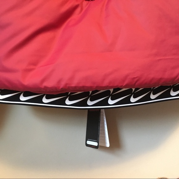 Nike Women’s Puffer Synthetic Fill New With Tags M - Picture 3 of 3